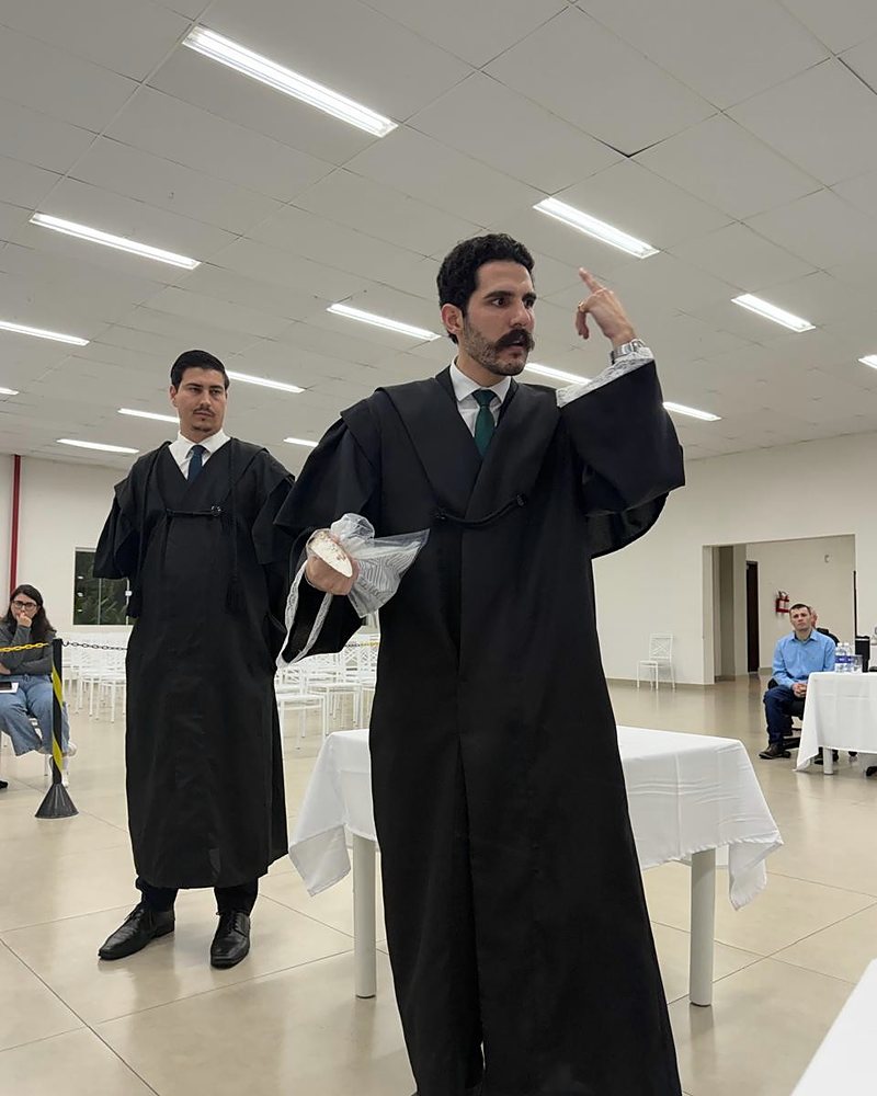 Luís Gustavo Agassi em sustentação oral no plenário do Tribunal do Júri